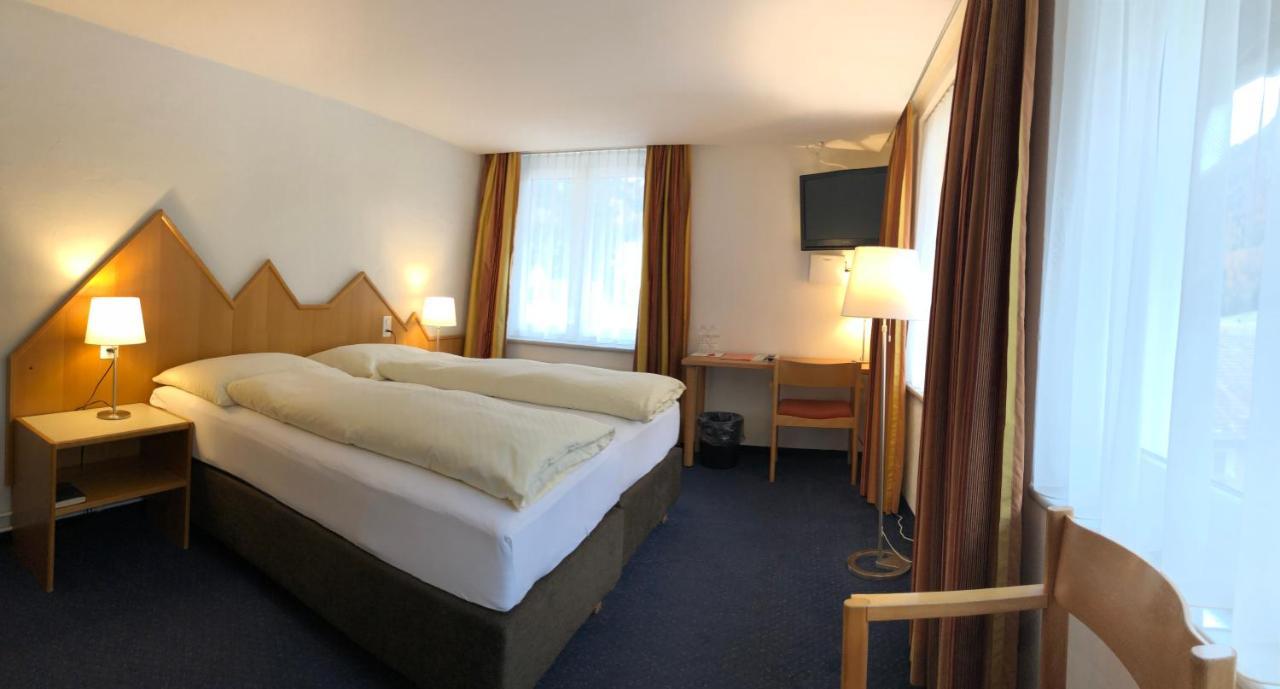 Hotel Weisses Kreuz Bergün Exterior foto