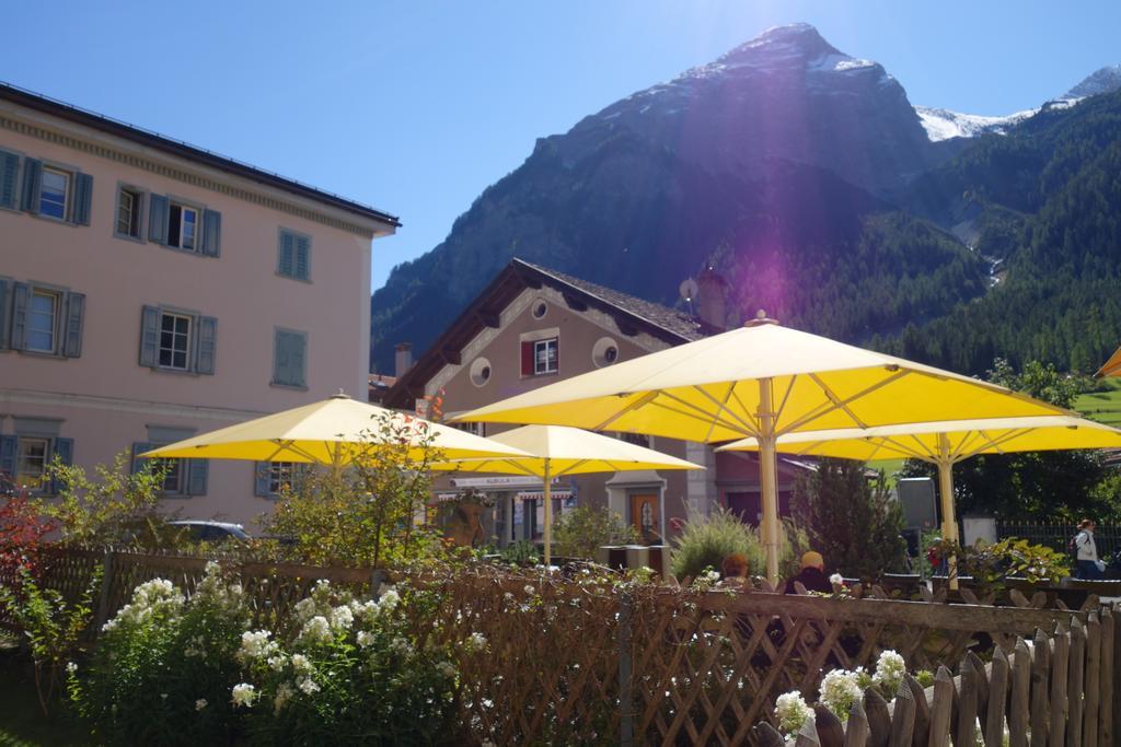 Hotel Weisses Kreuz Bergün Exterior foto